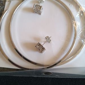 Two silver tone earrings 👂 💍